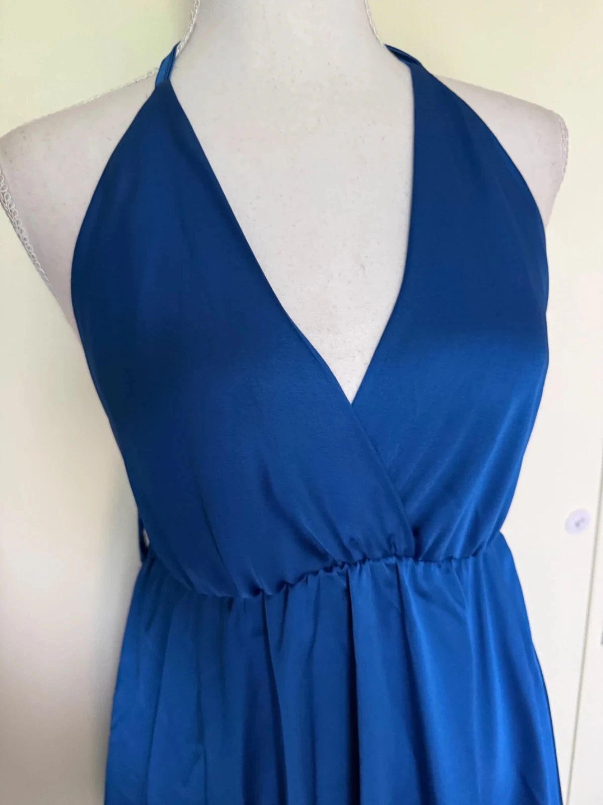 Vestido curto magnífico com costas abertas Azul royal Tamanho único – photo 2